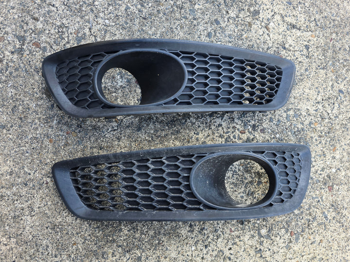 Subaru Liberty 06-09 GT SPEC B Honeycomb Fog Light Surround Cover Covers GENUINE