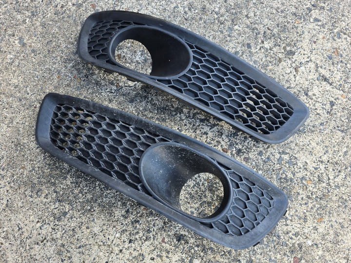 Subaru Liberty 06-09 GT SPEC B Honeycomb Fog Light Surround Cover Covers GENUINE