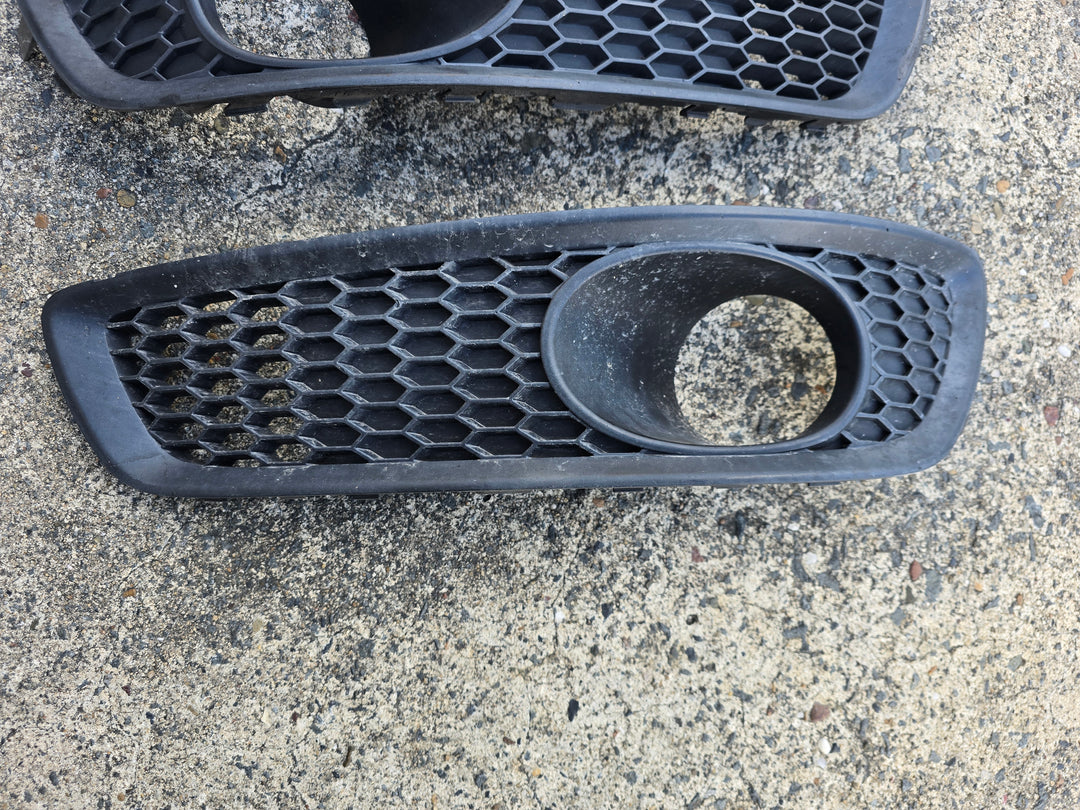 Subaru Liberty 06-09 GT SPEC B Honeycomb Fog Light Surround Cover Covers GENUINE