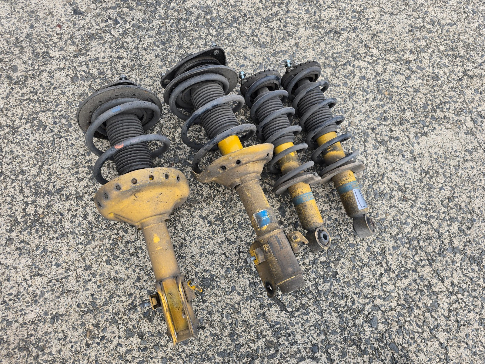Genuine Subaru Liberty 03 - 09 Factory Bilstein Suspension Struts Spri ...