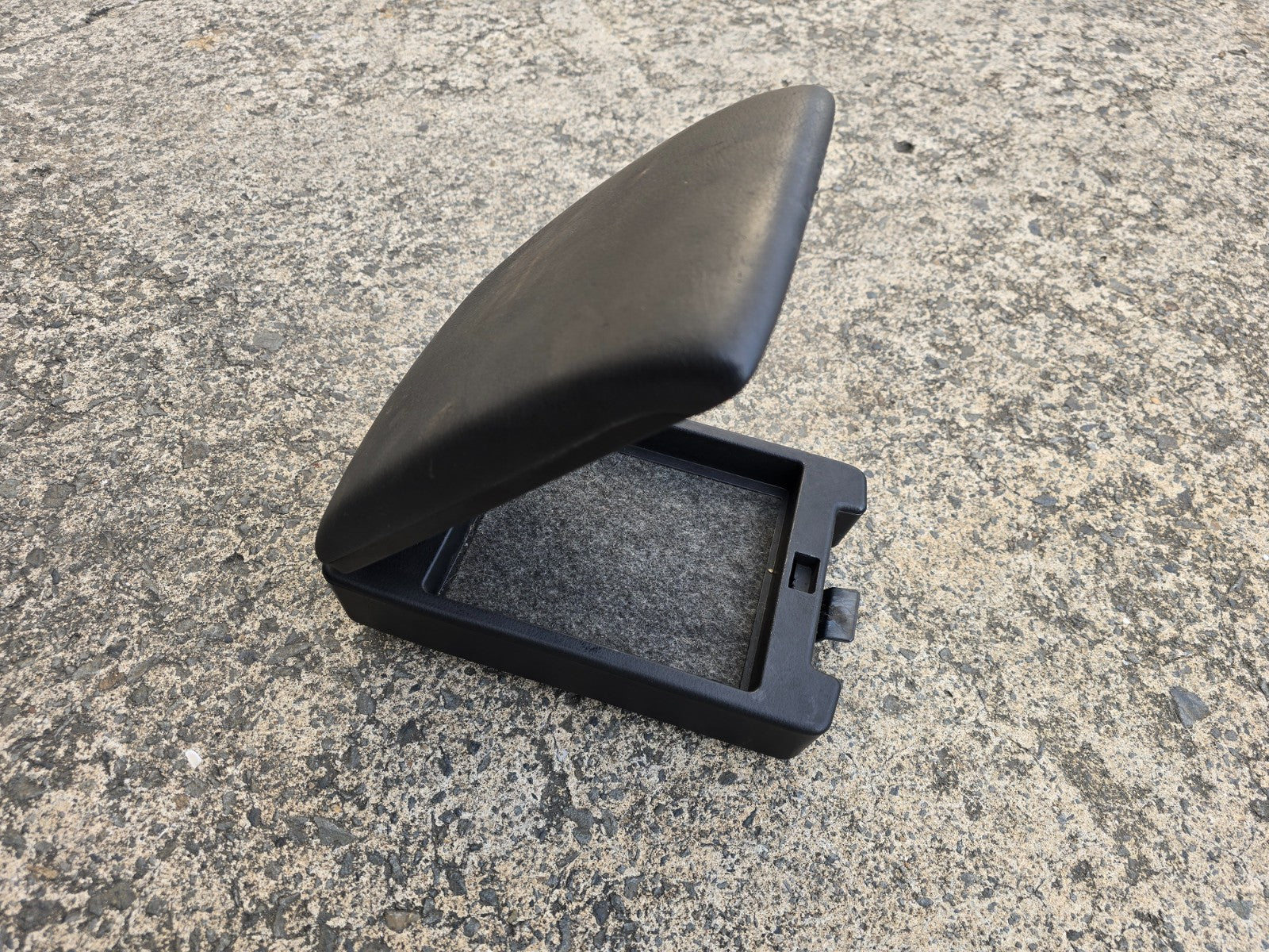 liberty　0628 Front Passenger Side Lower Control Arm w/Ball Joint