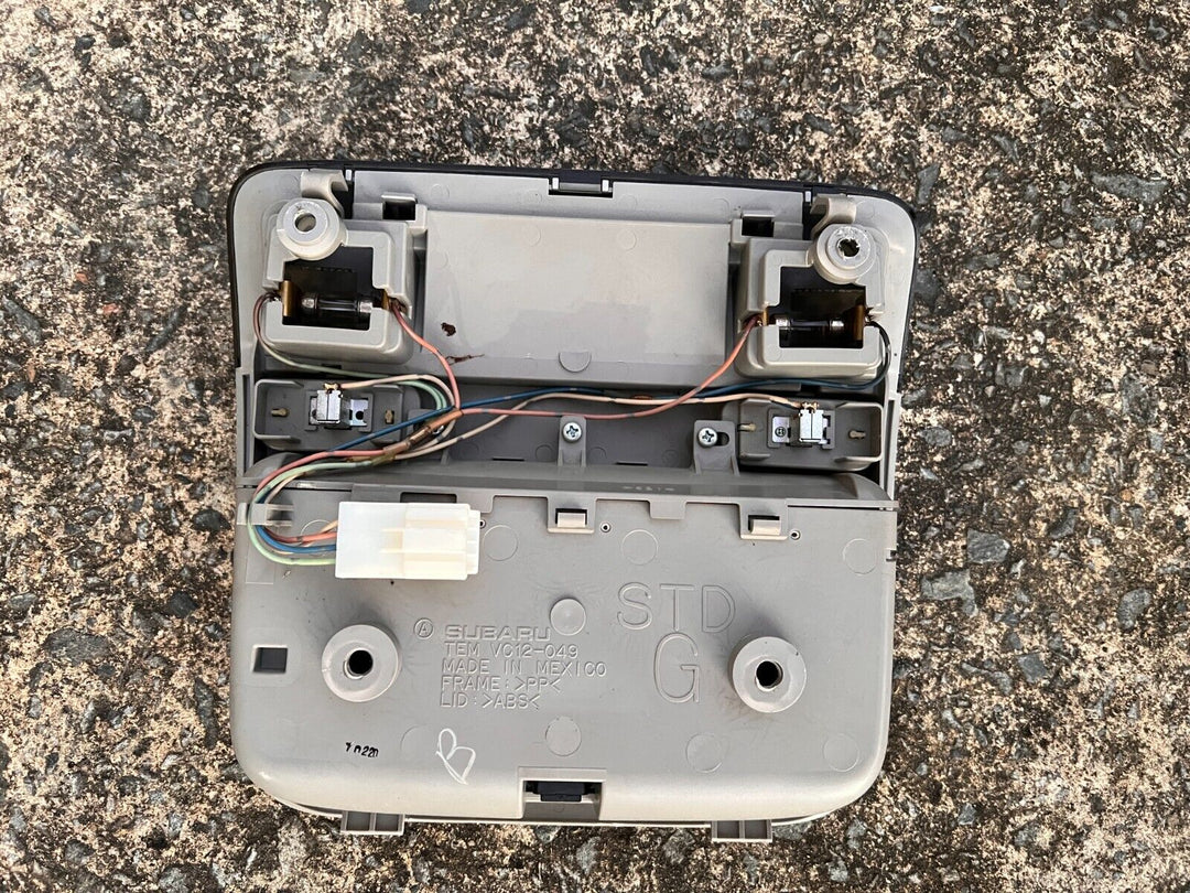 Subaru Tribeca 2006 - 2007 Top Storage Courtesy Light Sunglasses Compartment