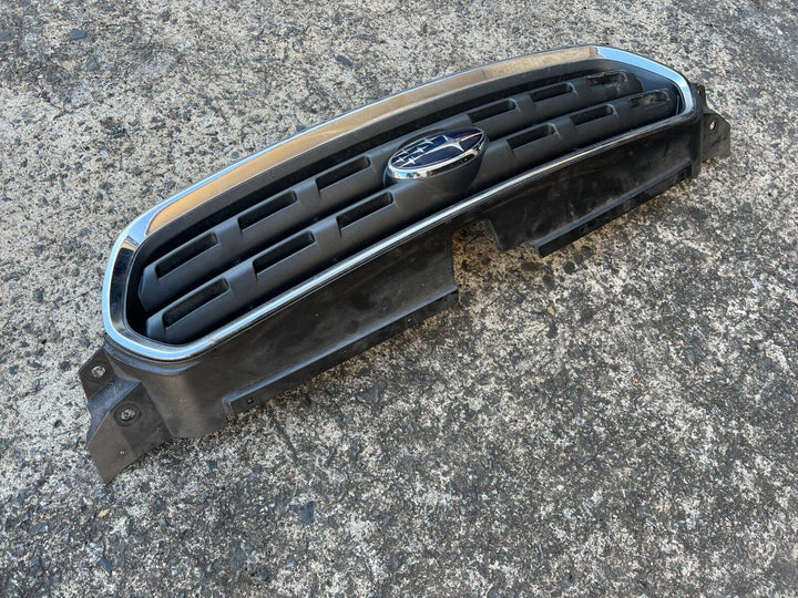 Subaru Outback 03-06 Factory Front Bumper Bar Chrome Grille Grill Badge GENUINE