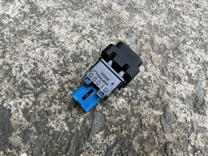 Subaru Forester 2012 - 2018 SJ Interior Rear Tailgate Hatch Memory Height Button