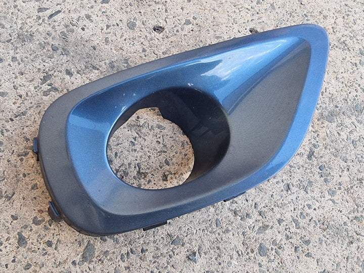 Subaru Liberty Gen 4 03 - 06 Spot Fog Light Cover Surround Trim Blue 33A Right