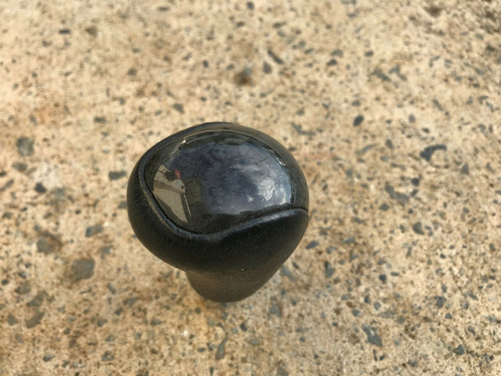 Subaru Liberty GT / Outback Gen 4 03 - 09 Factory Gear Knob Cream Trim Type Auto