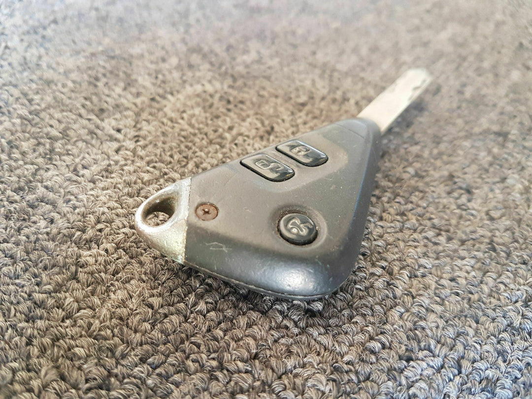 Genuine Subaru Liberty GEN 4 03 09 Factory Key Immobiliser Spare Key Fob Button