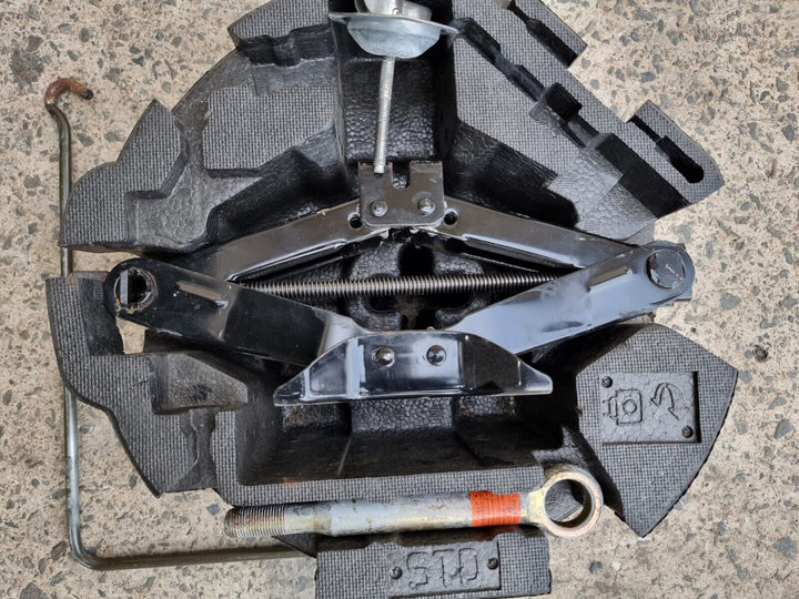 Subaru Liberty Gen 4 03 - 09 Factory Spare Wheel Brace Tow Tool Kit Jack GENUINE