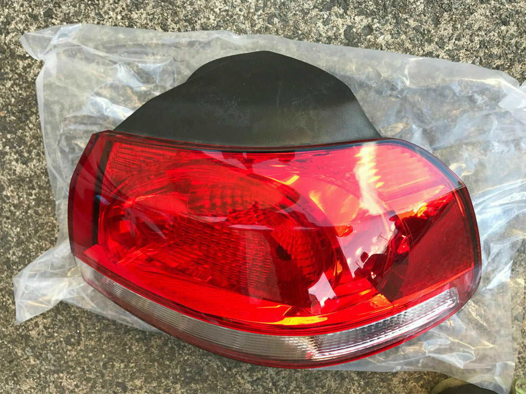 New Genuine VW Volkswagen RHR Right Rear Tail Light Tailight Brake Back Driver