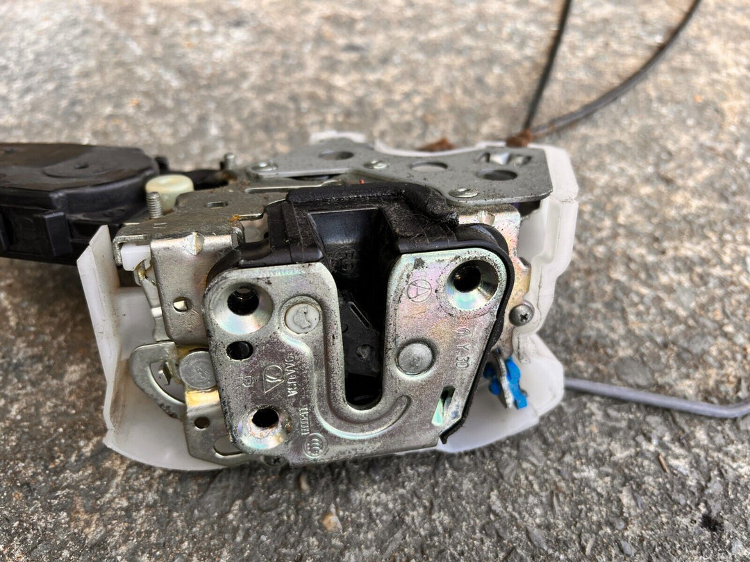 RHF Subaru Tribeca B9 2006 - 07 Driver Right Side Front Door Lock Actuator