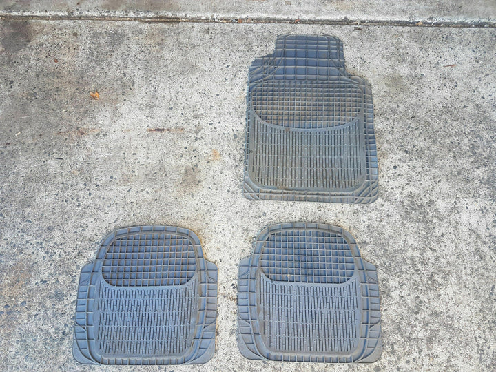 2005 2015 Toyota Hilux SR Dual Cab Rubber Floor Mats Matts Set Scuff Protectors