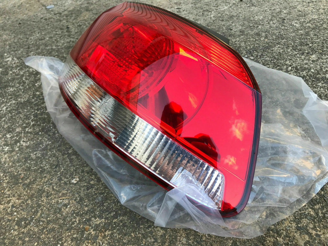 New Genuine VW Volkswagen RHR Right Rear Tail Light Tailight Brake Back Driver