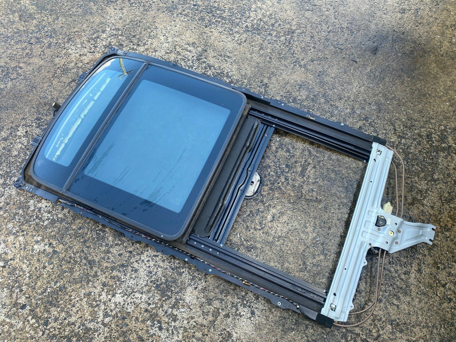 Subaru Liberty Outback Wagon Gen 4 03 - 09 Electric Sunroof Glass